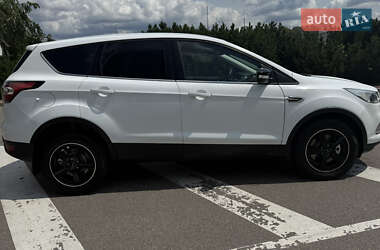 Внедорожник / Кроссовер Ford Kuga 2017 в 