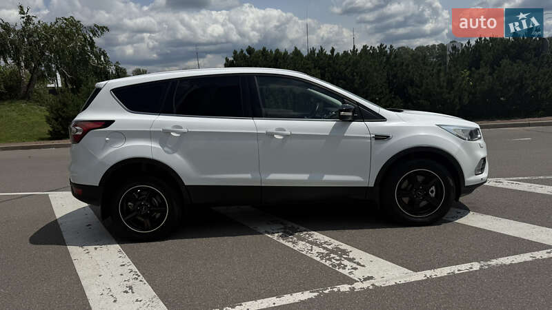 Позашляховик / Кросовер Ford Kuga 2017 в Боярці