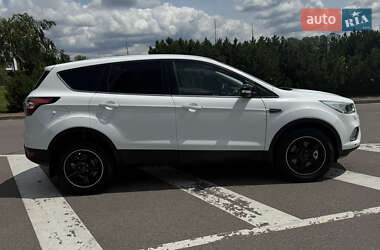 Внедорожник / Кроссовер Ford Kuga 2017 в 