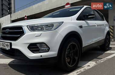 Внедорожник / Кроссовер Ford Kuga 2017 в 