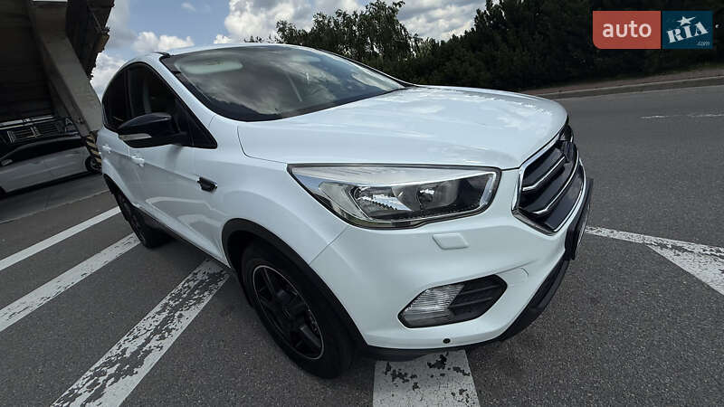 Позашляховик / Кросовер Ford Kuga 2017 в Боярці