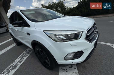 Внедорожник / Кроссовер Ford Kuga 2017 в 