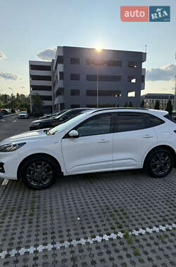 Позашляховик / Кросовер Ford Kuga 2021 в 