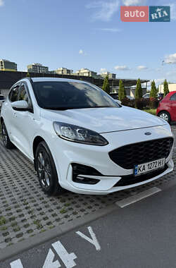 Позашляховик / Кросовер Ford Kuga 2021 в 