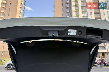 Позашляховик / Кросовер Ford Kuga 2021 в 