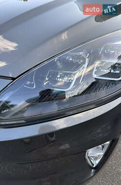 Внедорожник / Кроссовер Ford Kuga 2021 в 