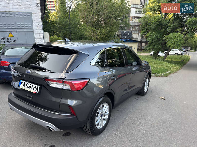 Позашляховик / Кросовер Ford Kuga 2021 в Києві