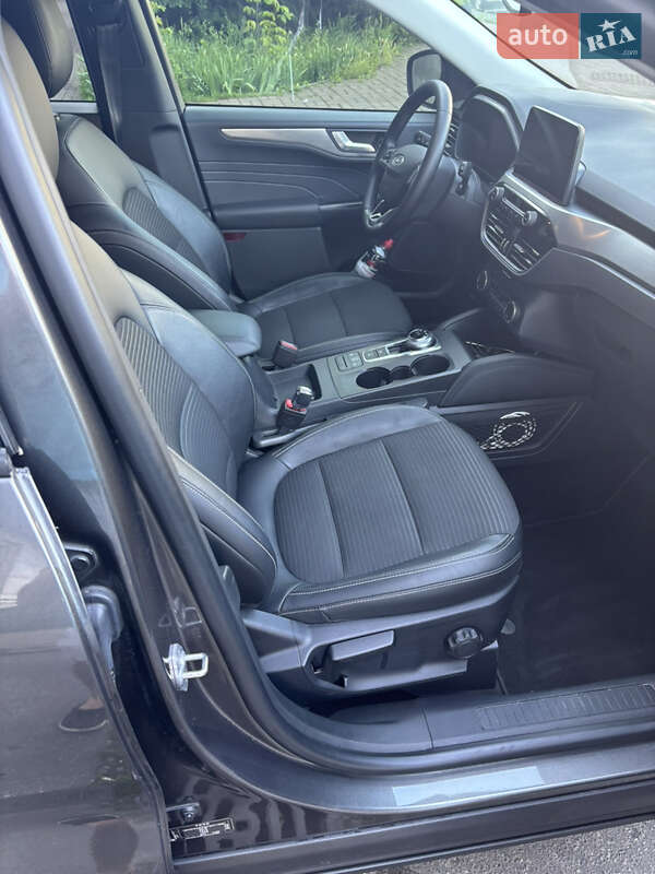 Позашляховик / Кросовер Ford Kuga 2021 в Києві