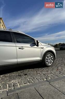 Внедорожник / Кроссовер Ford Kuga 2011 в 
