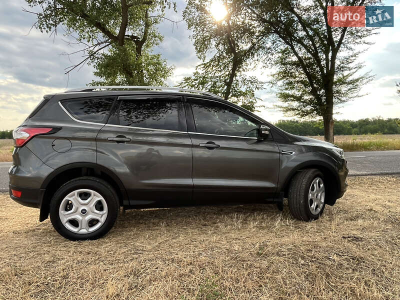 Внедорожник / Кроссовер Ford Kuga 2019 в Пятихатках