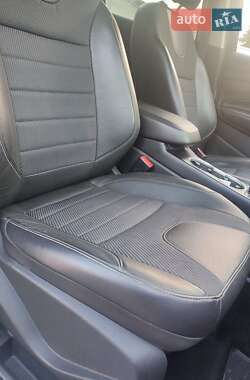 Внедорожник / Кроссовер Ford Kuga 2013 в 