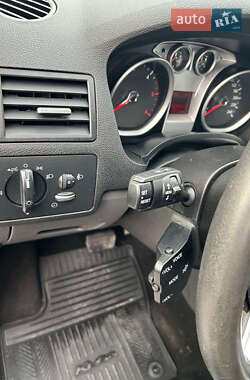 Внедорожник / Кроссовер Ford Kuga 2011 в 