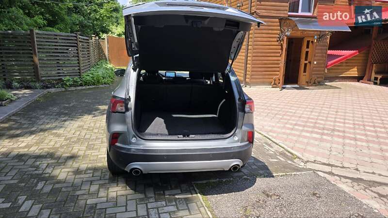 Внедорожник / Кроссовер Ford Kuga 2020 в Чорткове