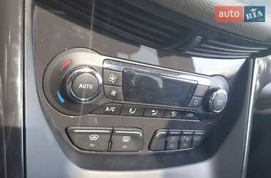 Позашляховик / Кросовер Ford Kuga 2014 в 