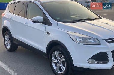 Внедорожник / Кроссовер Ford Kuga 2015 в 