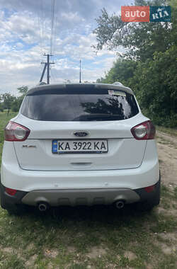 Внедорожник / Кроссовер Ford Kuga 2012 в 