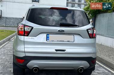 Внедорожник / Кроссовер Ford Kuga 2016 в 