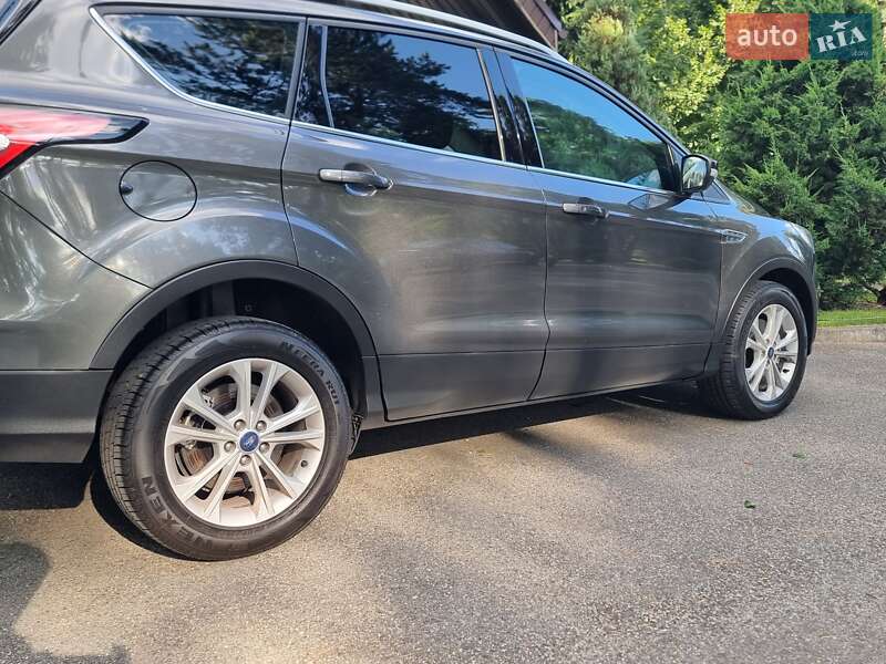 Позашляховик / Кросовер Ford Kuga 2019 в Києві