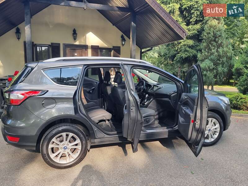Позашляховик / Кросовер Ford Kuga 2019 в Києві
