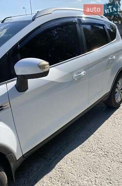 Внедорожник / Кроссовер Ford Kuga 2009 в 