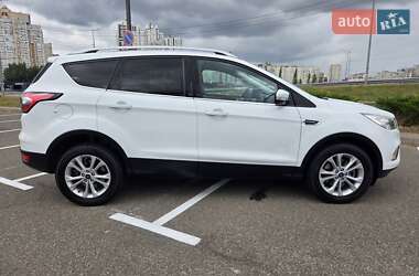 Внедорожник / Кроссовер Ford Kuga 2019 в 