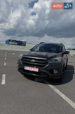 Внедорожник / Кроссовер Ford Kuga 2019 в 
