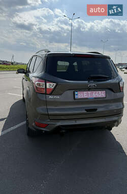 Внедорожник / Кроссовер Ford Kuga 2019 в 