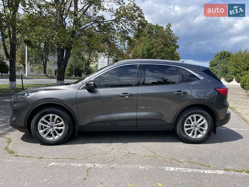 Позашляховик / Кросовер Ford Kuga 2021 в Києві