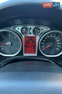 Внедорожник / Кроссовер Ford Kuga 2012 в 
