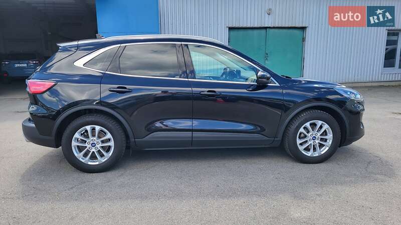 Внедорожник / Кроссовер Ford Kuga 2020 в Киеве