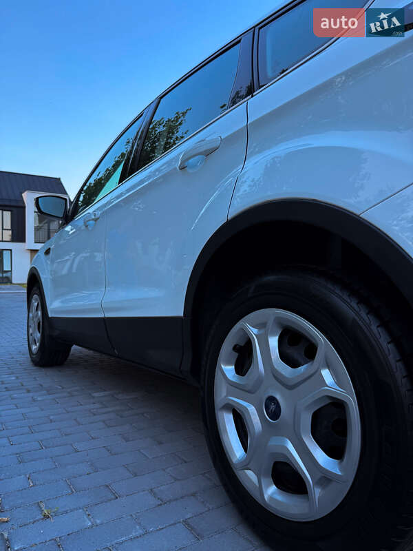 Внедорожник / Кроссовер Ford Kuga 2017 в Киеве