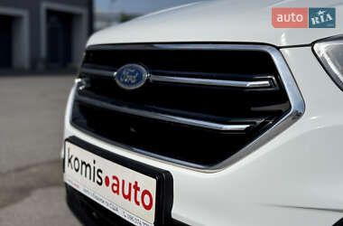 Внедорожник / Кроссовер Ford Kuga 2017 в 