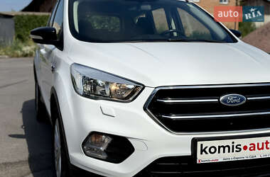 Внедорожник / Кроссовер Ford Kuga 2017 в 