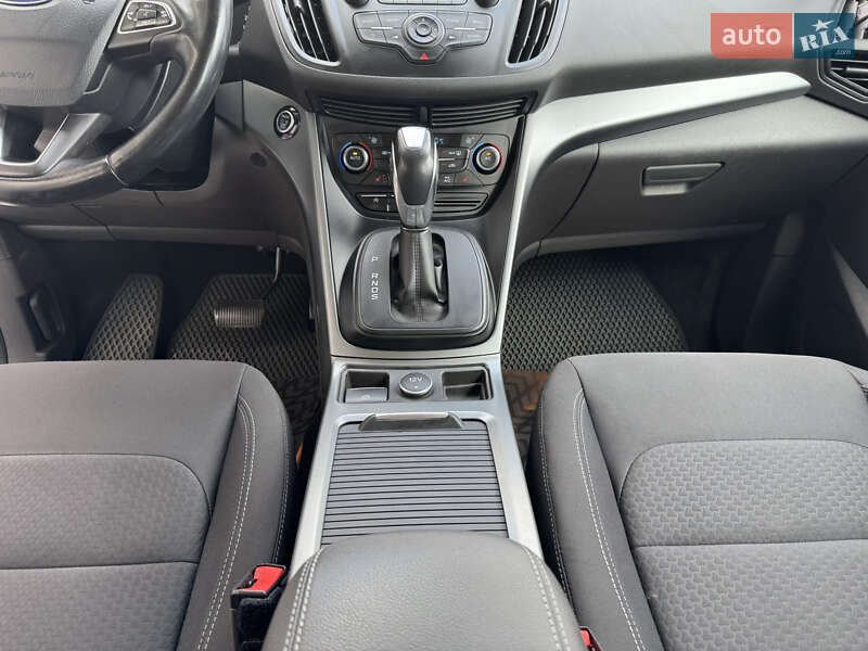 Позашляховик / Кросовер Ford Kuga 2017 в Вінниці