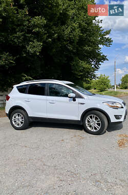 Внедорожник / Кроссовер Ford Kuga 2012 в 