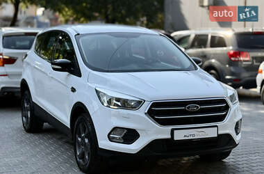Внедорожник / Кроссовер Ford Kuga 2017 в 