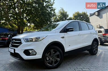 Внедорожник / Кроссовер Ford Kuga 2017 в 