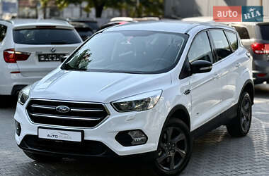 Внедорожник / Кроссовер Ford Kuga 2017 в 