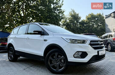Внедорожник / Кроссовер Ford Kuga 2017 в 