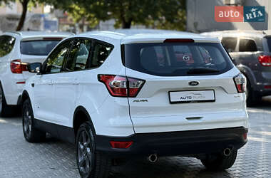 Внедорожник / Кроссовер Ford Kuga 2017 в 
