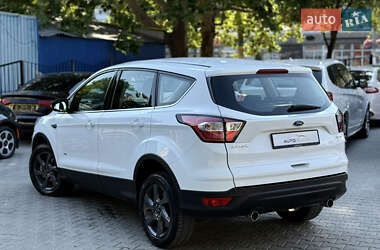 Внедорожник / Кроссовер Ford Kuga 2017 в 