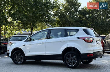 Внедорожник / Кроссовер Ford Kuga 2017 в 