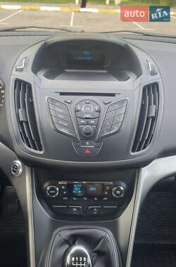 Внедорожник / Кроссовер Ford Kuga 2013 в 