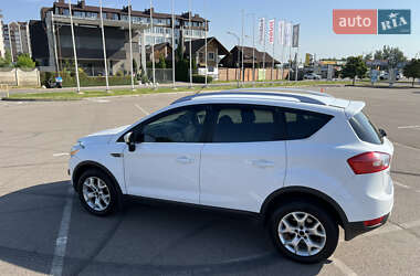 Внедорожник / Кроссовер Ford Kuga 2010 в 