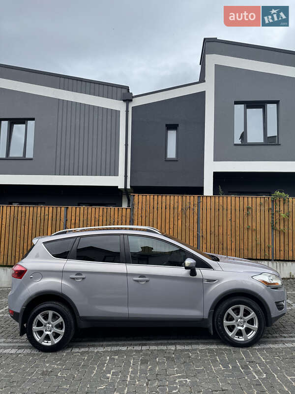 Внедорожник / Кроссовер Ford Kuga 2012 в Черновцах