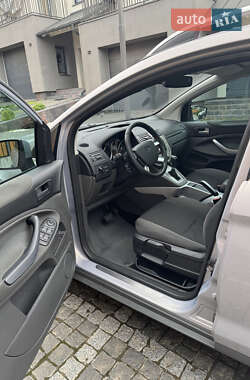 Внедорожник / Кроссовер Ford Kuga 2012 в 