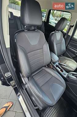 Внедорожник / Кроссовер Ford Kuga 2013 в 