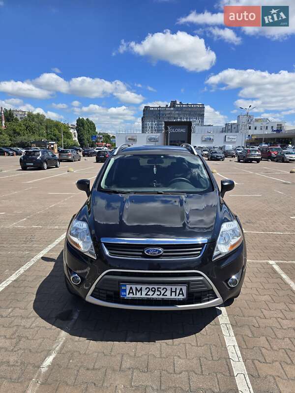 Внедорожник / Кроссовер Ford Kuga 2011 в 