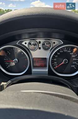 Внедорожник / Кроссовер Ford Kuga 2011 в 