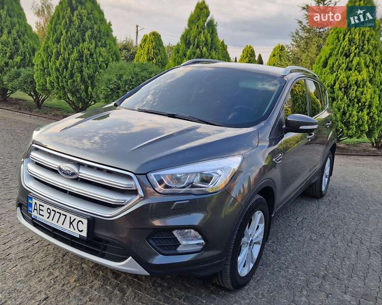 Внедорожник / Кроссовер Ford Kuga 2019 в 